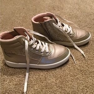 Girls gold tennis shoes - Vans style sneakers sz 3